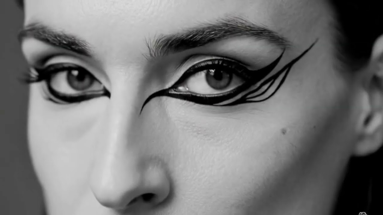 Cleopatra Eyes—Drawing the Line Before Crossing It #GothZen #LucidDarkness #eyemakeup #mindfulness
